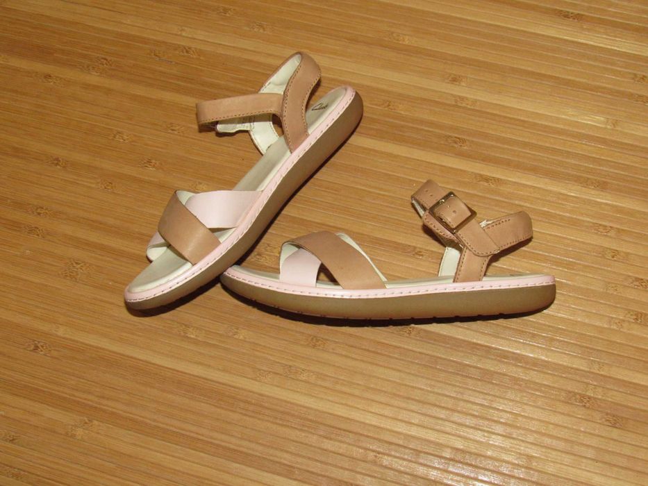 Босоніжки шкіряні Clarks Skylark Pure K; EUR - 32