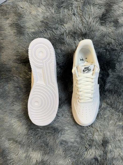 Nike Air Force 1 White and Black R.41