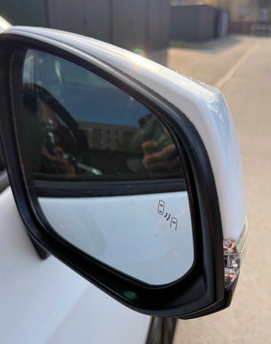 Продам автомобіль Toyota RAV4 2023 року