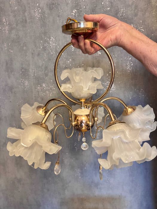 Люстра  на стелю