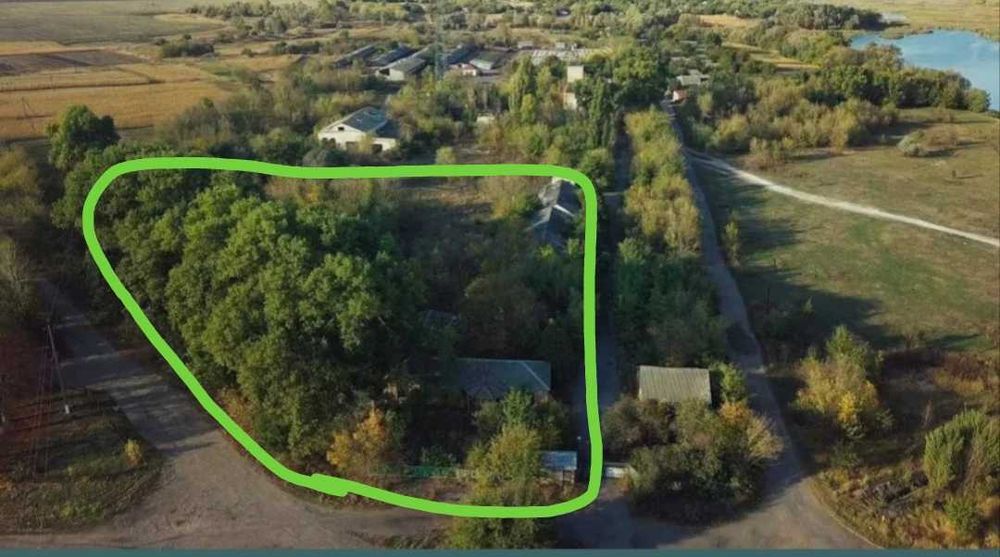 Продаж будівель площею 2360 м2 під реконструкцію на ділянці 2.5 Га