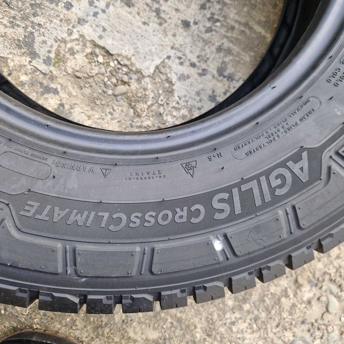 Всесезонні шини, резина 225 75 R16c Michelin (Мішелін) 4шт.