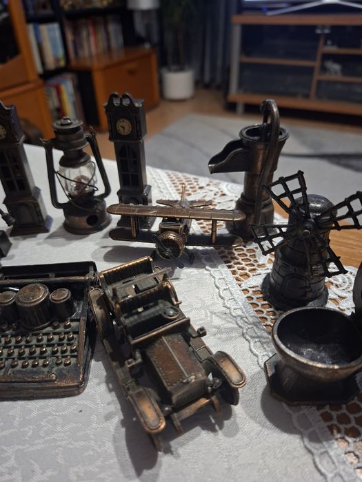 Kolekcja 12 sztuk metalowych strugaczek