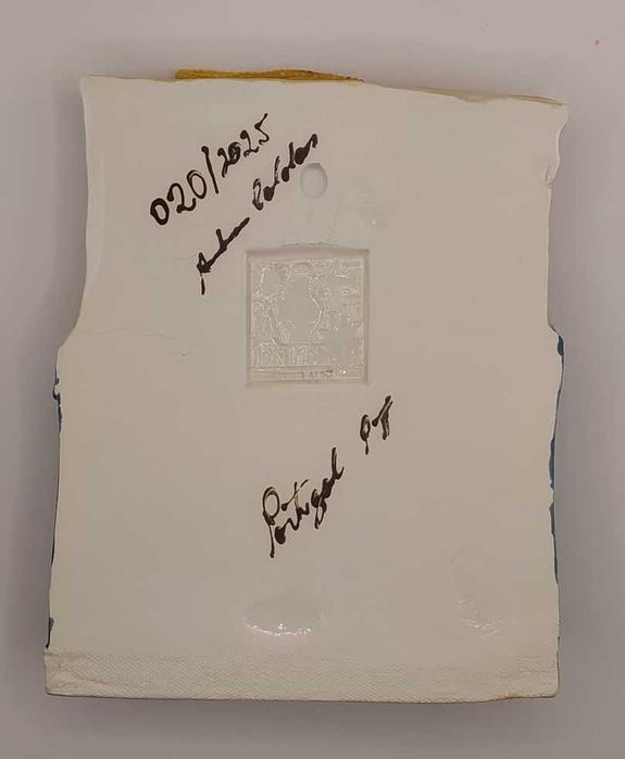 Escultura de cerâmica feita à mão: cães na esplanada do talho