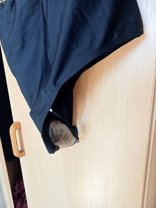 Купальник чорний суцільний з вишивкою  розмір 52 -54