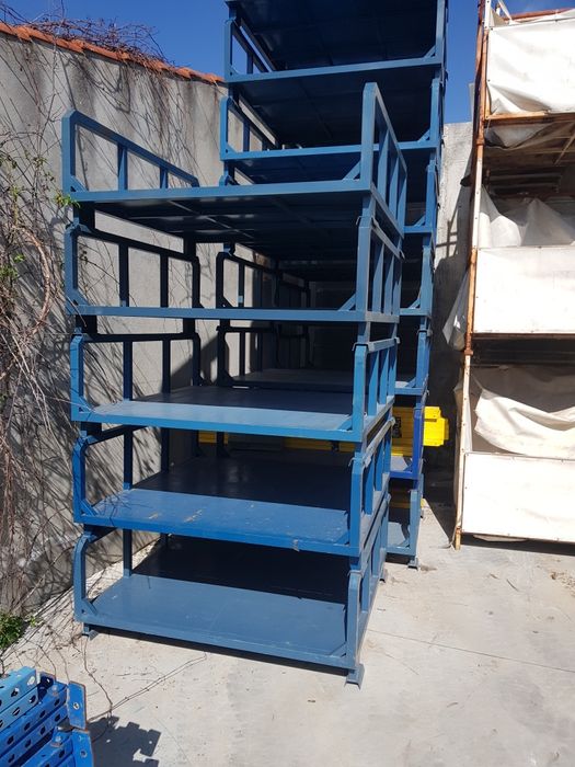 Estantes bancadas de lojas de tecidos tudo em bom estado