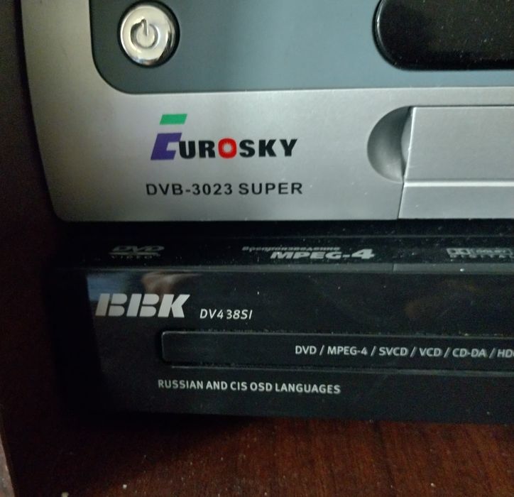 Супутниковий ресивер Eurosky DVB-3023 Super  і медіаплеєр   BBK DV4 38SI