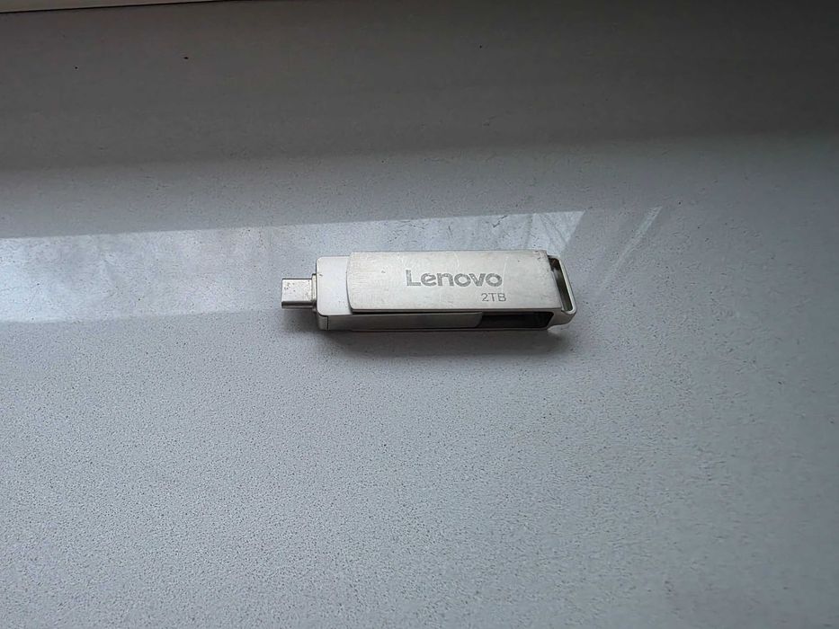 Pamięć flash pendrive USB i C Lenovo 2TB.