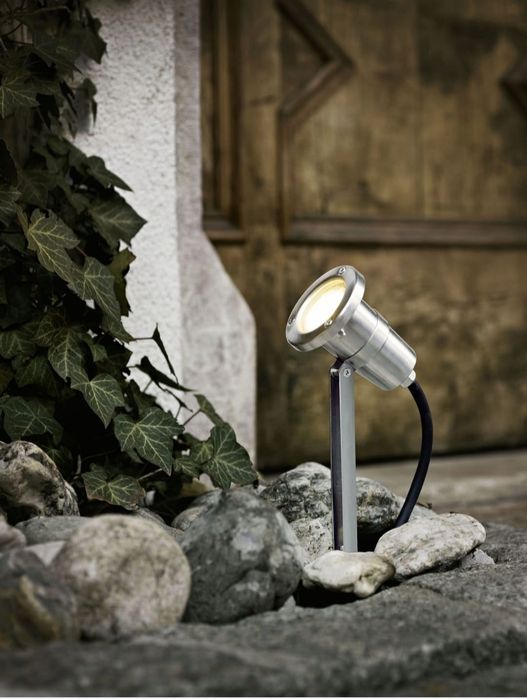 Lampa zewnętrzna kablowa
