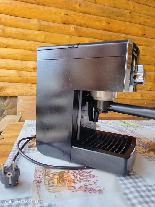 Кавоварка Philips -saeco poemia focus black