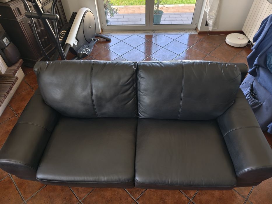 Sofá de cabedal (sintético) preto
