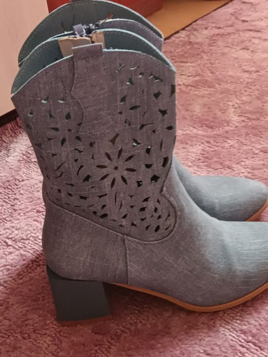 Botki dżinsowe na lato i jesień