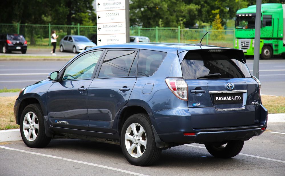 Продам Toyota RAV 4 EV