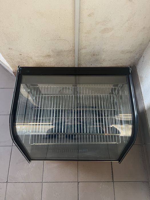 Холодильна Вітрина Кондитерська-Десертна Frosty-Італія 120 літрів