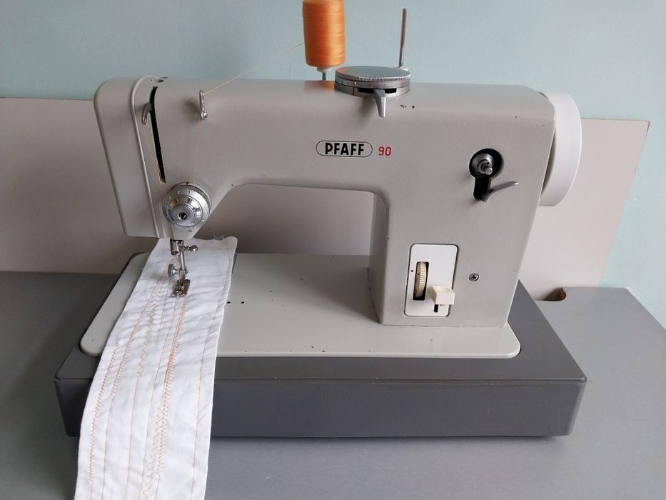 Швейна машинка PFAFF 90