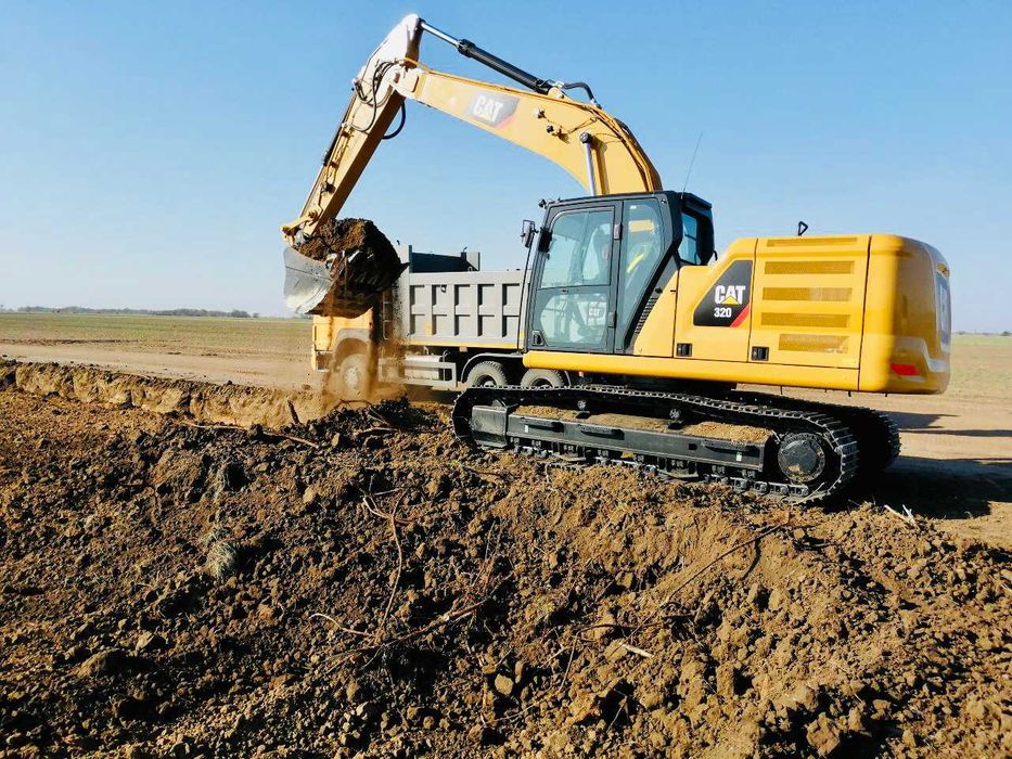 Копка котлованов экскаватором, копка траншей, земляные работы ...