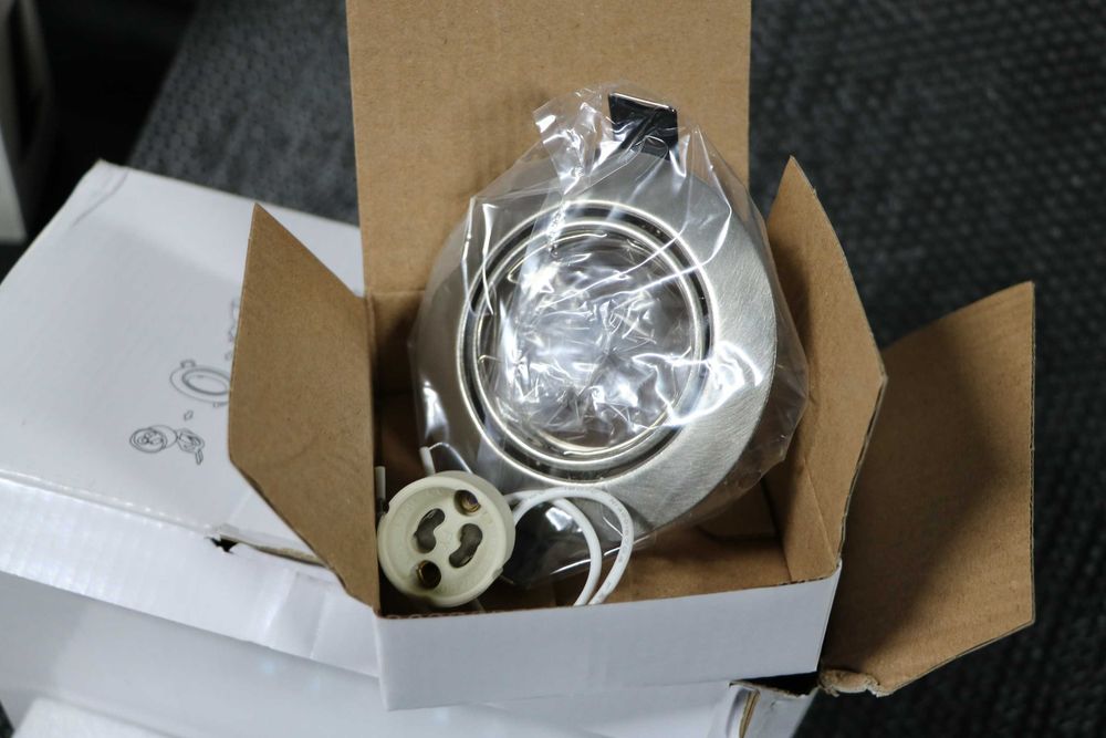 Komplet 6 żarówek led i 6 oprawek ruchomych z ceramicznymi końcówkami