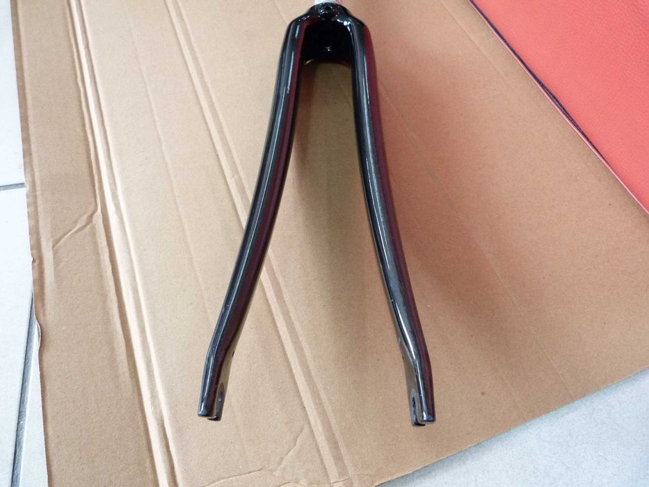 Widelec CARBON 28' 554g Tapered 100x9 Szosa