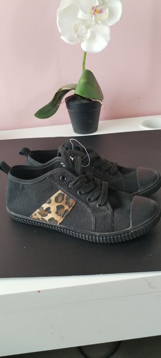 Trampki nowe roz. 32