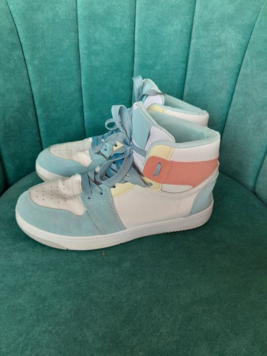 Sportowe buty młodzieżowe