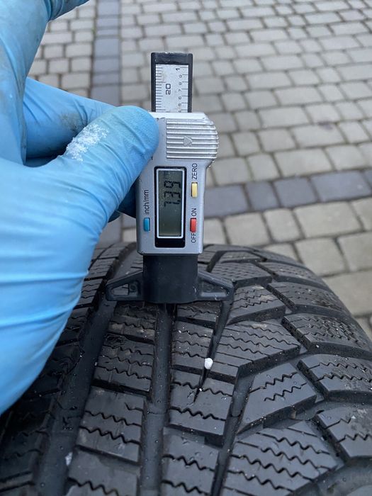 Opony zimowe 225/60/18 Hankook Winter I'cept evo Suv z 2020 roku