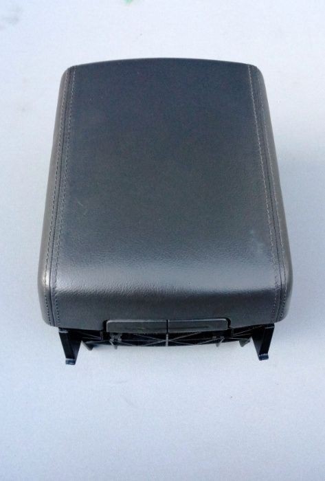 Подлокотник Volkswagen Touareg 2002 2010 підлокотник бардачок