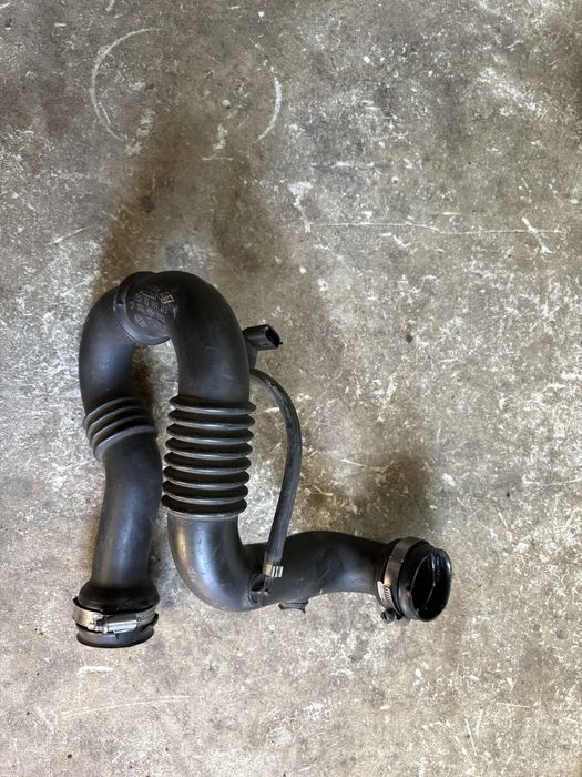 Trafic 2.0 dci rura intercoolera