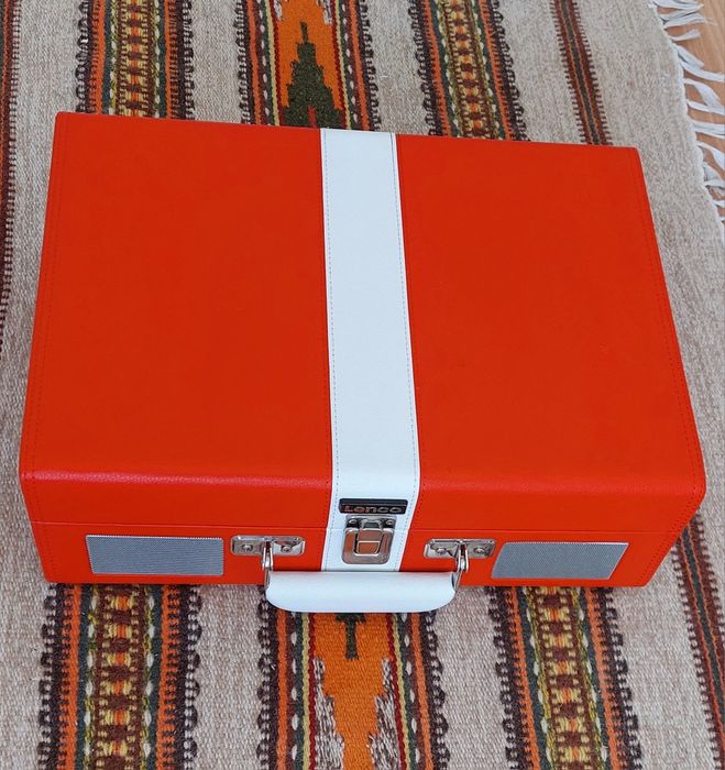 Програвач вінілів Lenco TT110