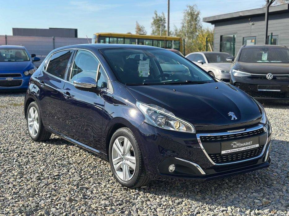 Peugeot 208 2019рік 1.2 Бензин Автомат