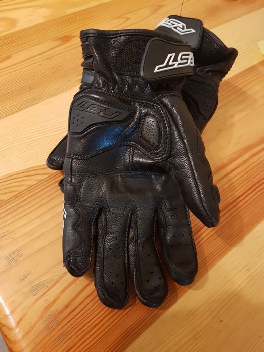 Rękawice sportowe RST Tractech Evo krótkie.