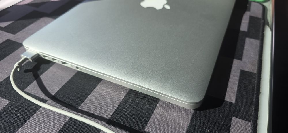 Macbook Pro "A1502"|2015| I5|8GB|256Gb| tec PT64584631376387123