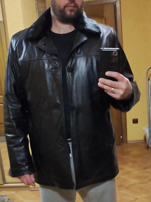 Куртка шкіряна, підклад з хутра з'ємний, ідеальний стан майже нова, 48