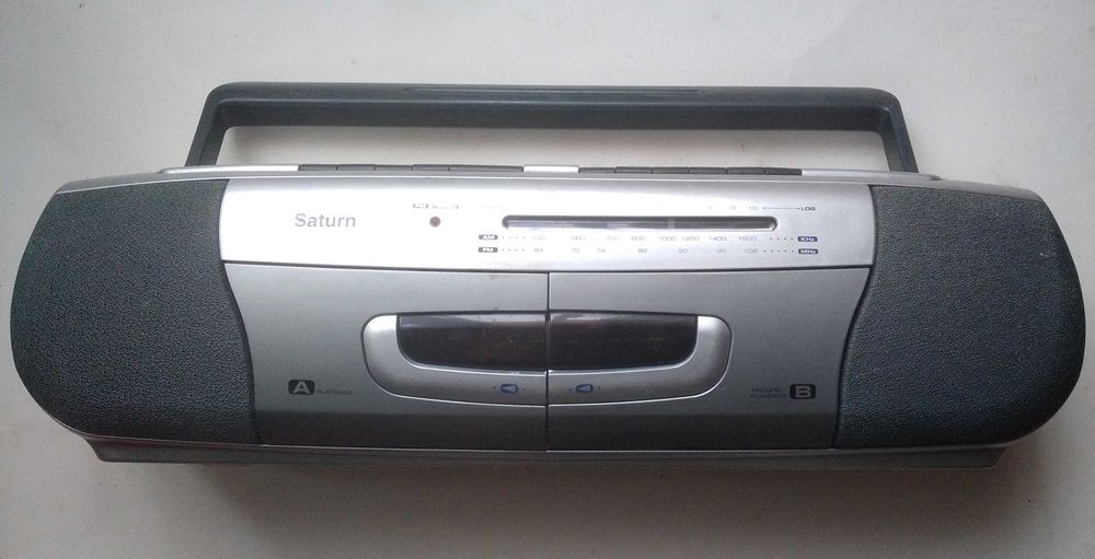 портативний касетний магнітофон Saturn