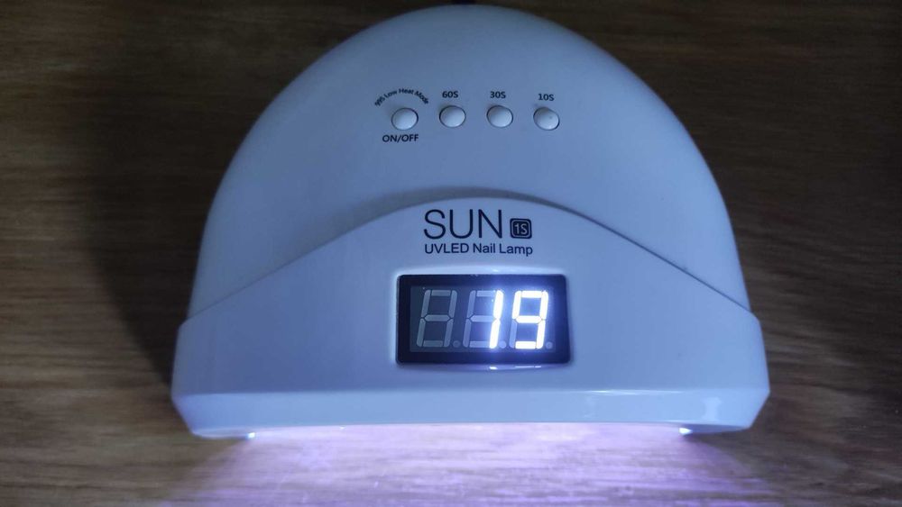 Лампы и вытяжка (без мешка) для маникюра