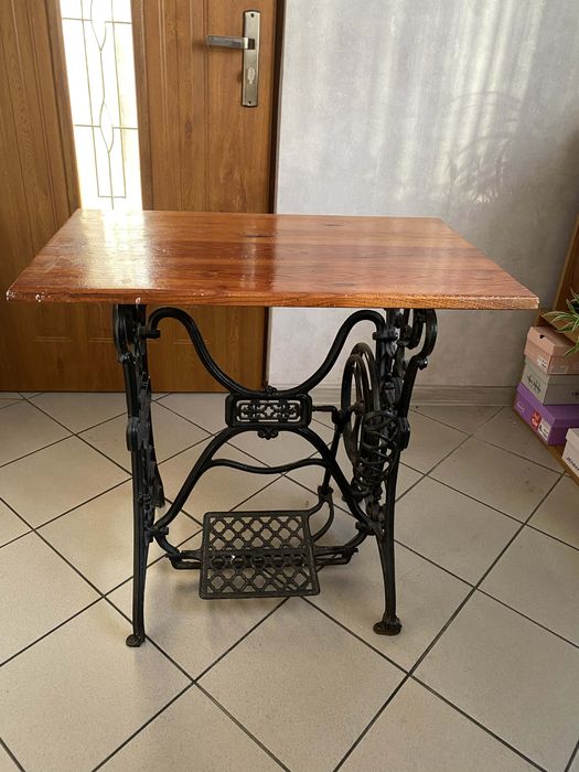 Stolik zrobiony ze starej maszyny do szycia