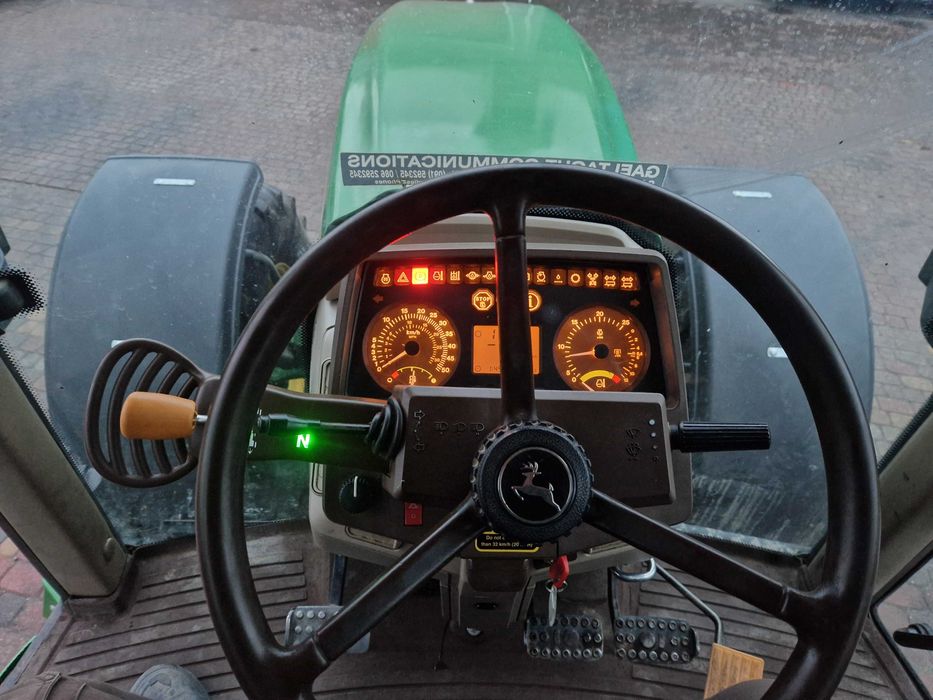 Ciągnik John Deere  6820