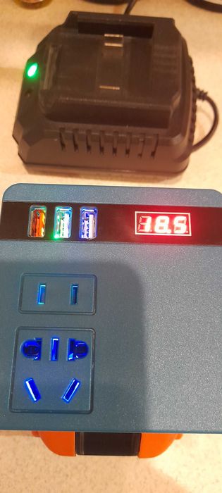 Міні інвертор 220В макіта акб