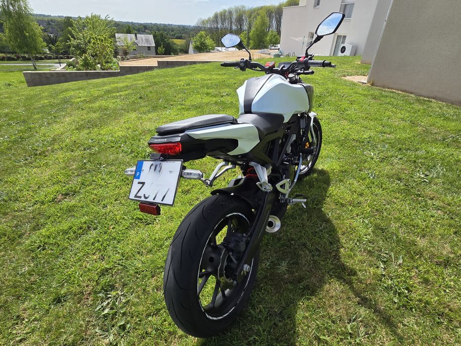 Honda Cb125R imaculada