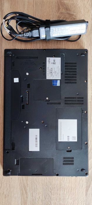 Portátil Fujitsu Lifebook E754 i5|8GB|SSD 256GB|15.4"