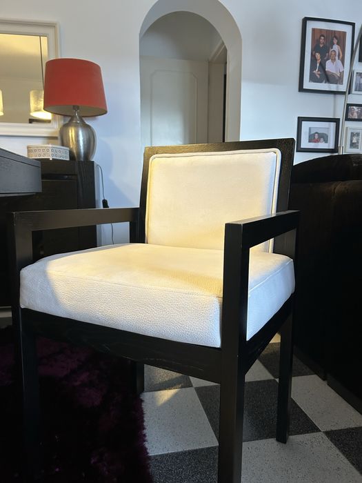 Conjunto de mesa de jantar, 6 cadeiras e aparador — madeira maciça preta