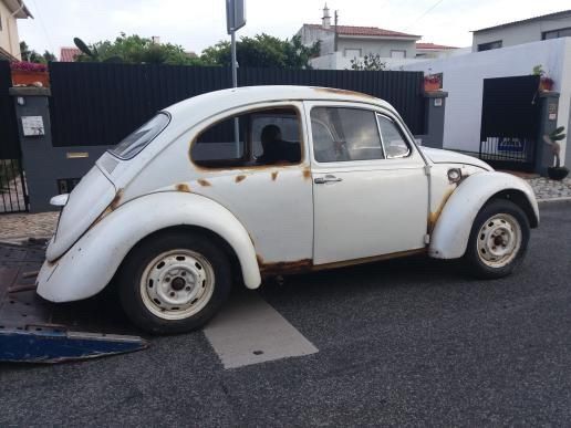 VOLKSWAGEN 1300L Carocha Branco com todas as peças dentro do carro (com teto de Abrir)