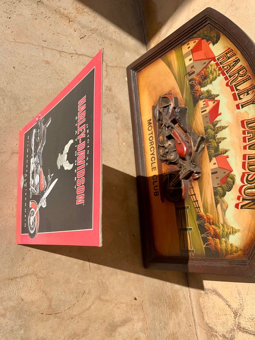 Quadro madeira Harley Davidson Motorcycle Club em relevo
