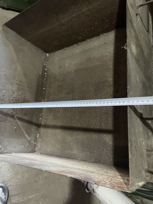 Продам металеву балію і металевий ящик під зерно