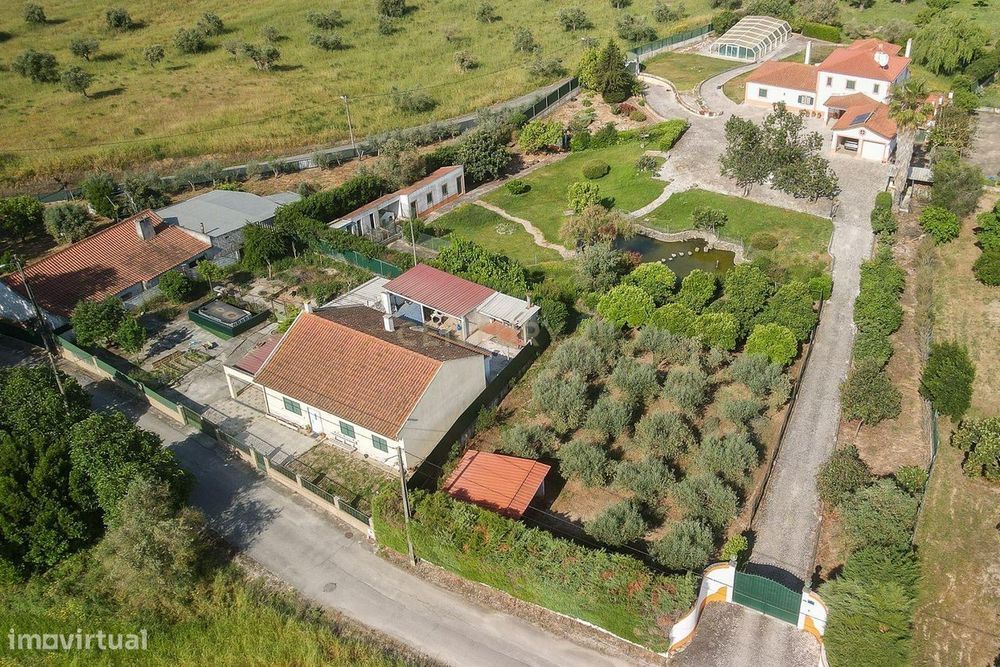 Moradia de sonho com Piscina, 7 Divisões e com Terreno 8461 m2  – Exce
