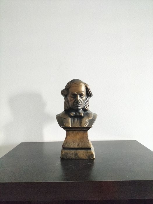 Busto Almeida Garrett