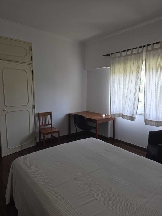 Quarto INDIVIDUAL  Charneca de Caparica DESPESAS INCLUIDAS
