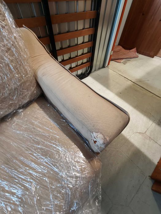 Sofá para sala usado dá para 3 a 4 pessoas