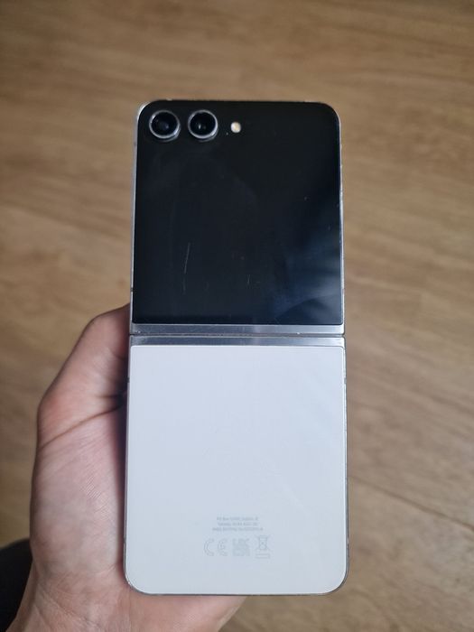 Samsung FLIP 5 V 8GB/512GB składany