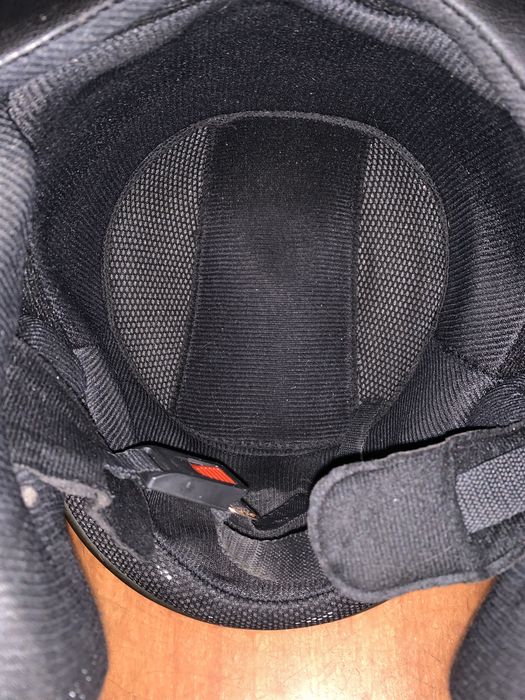 Шлем на мотоцикл.