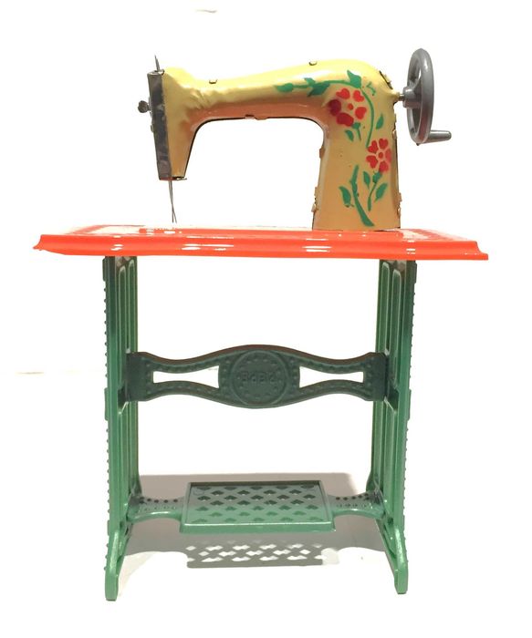 Máquina de costura  antiga da PEPE -  Estado de nova